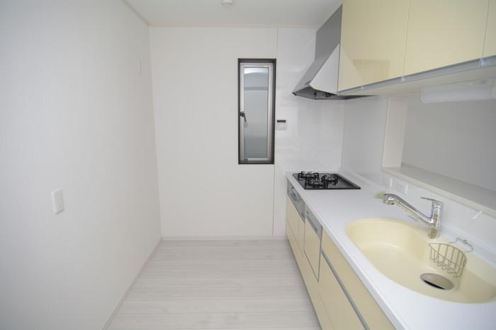 Same specifications photo (kitchen). (Same specifications photo)