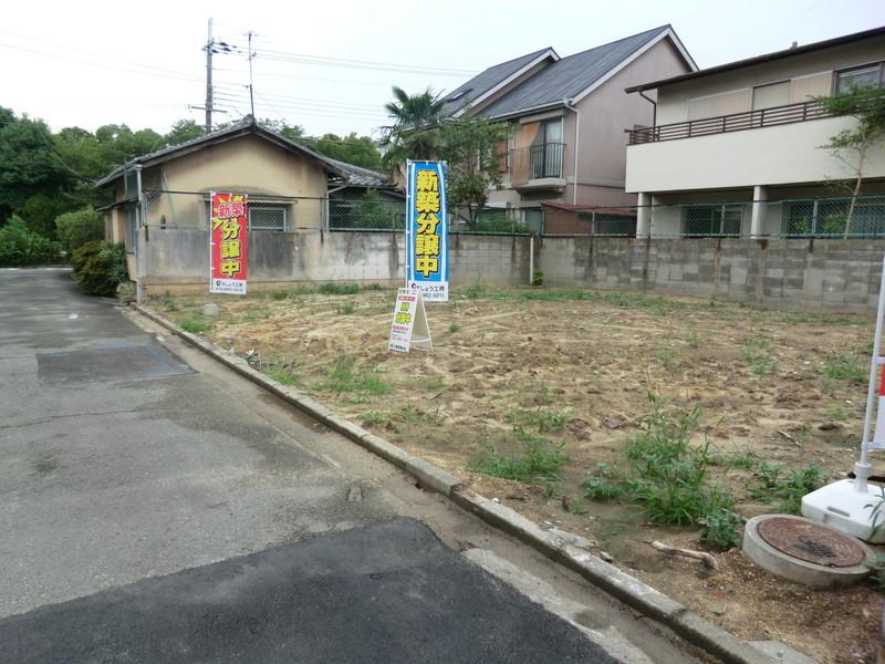 Other local. It has become a south-facing location! It is local now vacant lot. We go into the future foundation work. 