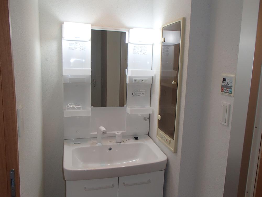 Wash basin, toilet. Bathroom vanity