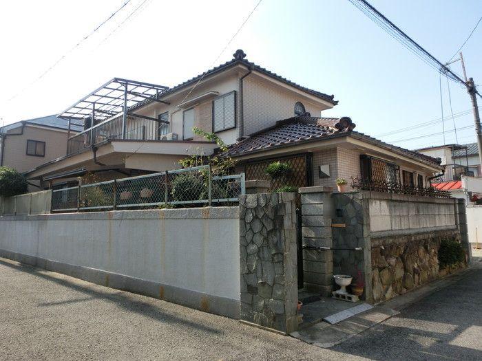 Local appearance photo.  ■ Good is a positive per per corner lot!  It is a property to feel the history there is an emotional!