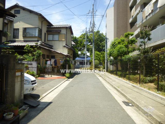 Local photos, including front road. Property of the north road (from the east)