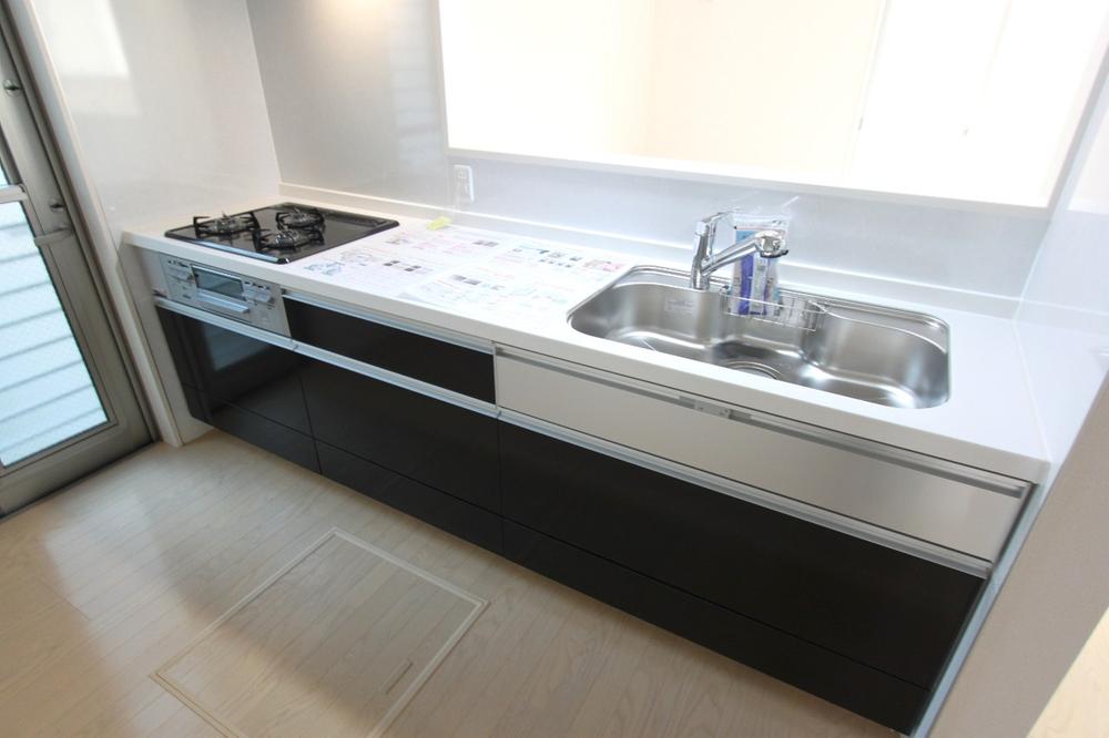 Kitchen. ◆ Kitchen counter