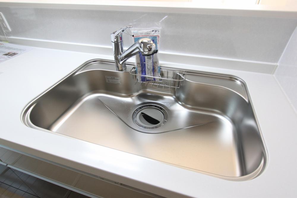 Kitchen. ◆ kitchen sink