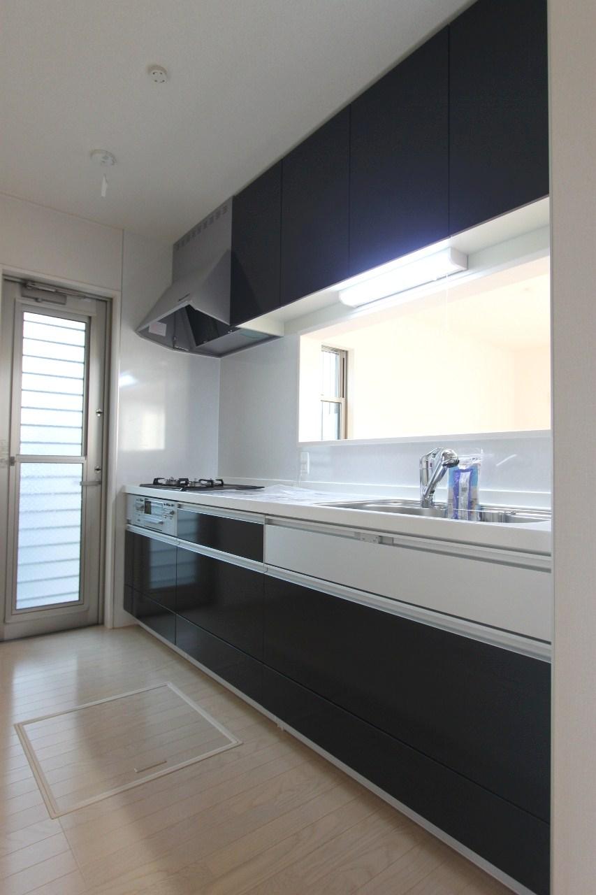 Kitchen. ◆ Kitchen space Living-dining overlooks because face-to-face kitchen.