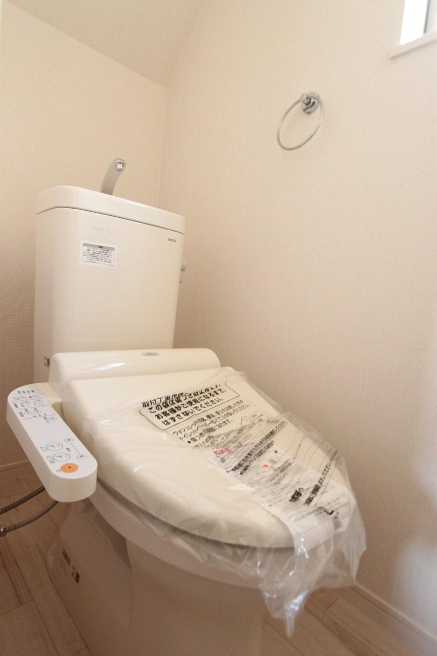 Toilet. ◆ Toilet space
