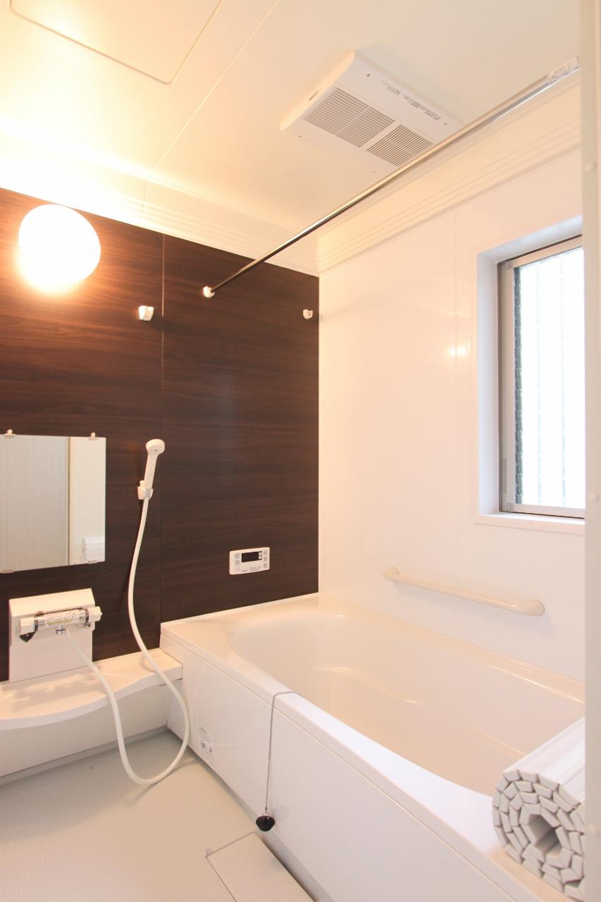 Bathroom. ◆ Bathroom space Standard equipped with a bathroom dryer
