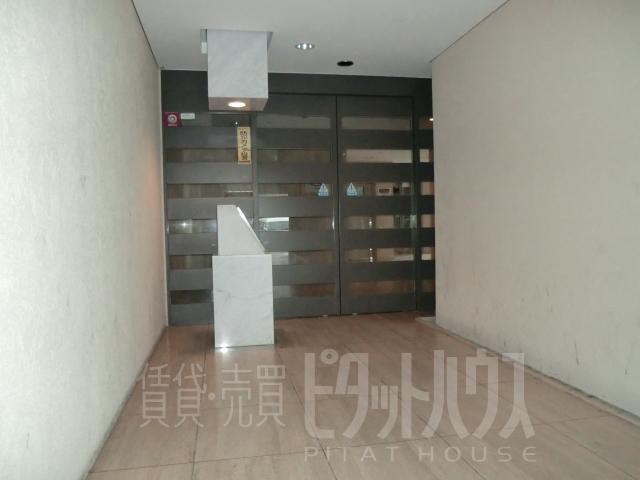 Entrance. auto lock