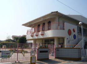 kindergarten ・ Nursery. Is a public kindergarten is situated in a residential area along the 560m Mogawa to Amagasaki Municipal Garden Kazukita kindergarten. Since the front road has become dead-end, Less car traffic, Is a quiet environment.