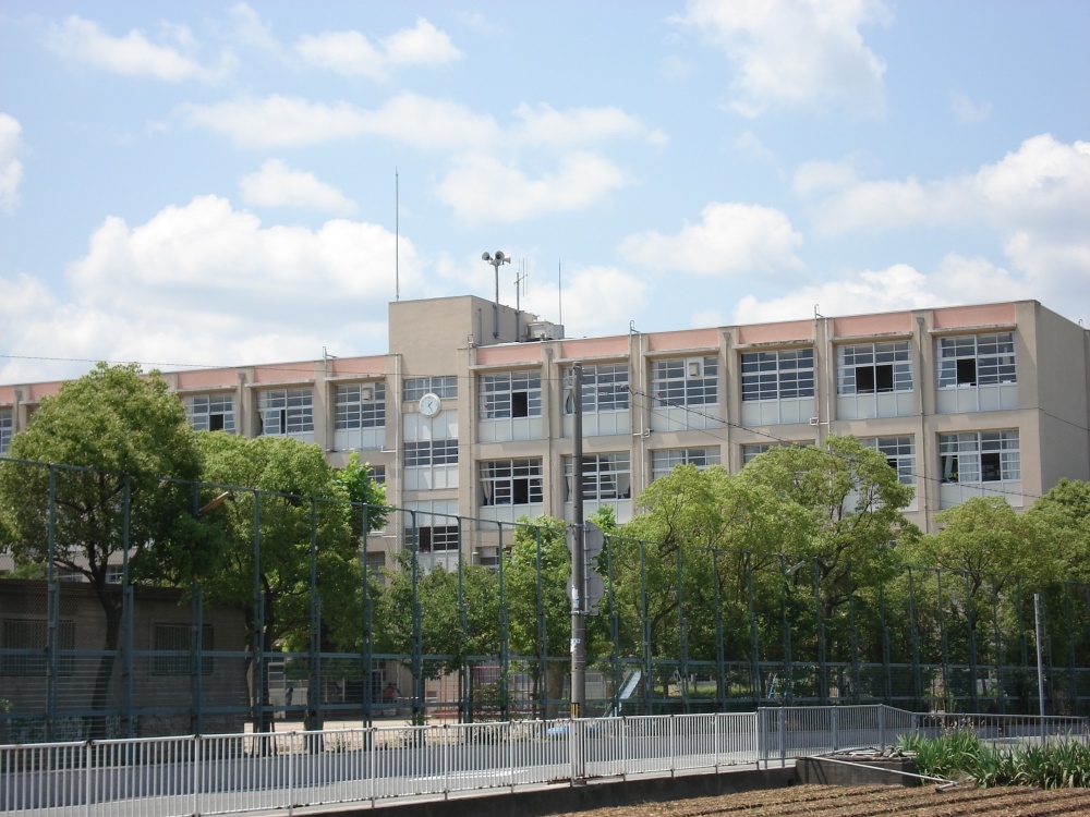 Primary school. 995m until the Amagasaki Municipal Muko Minami elementary school (elementary school)