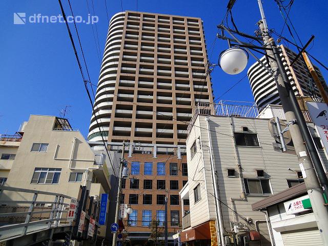 Local appearance photo. It is the symbol tower apartment of JR Tachibana Station