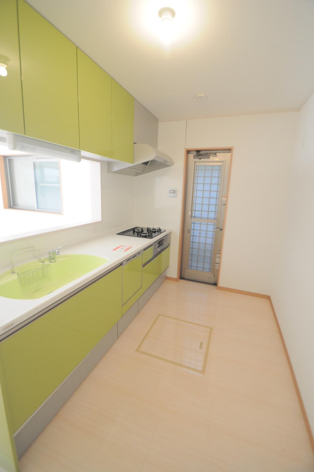 Same specifications photo (kitchen). The company construction cases