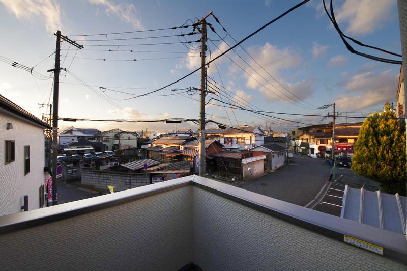 Balcony. 3 Gochi from balcony, Also it spreads there is no blue sky building block in front! 