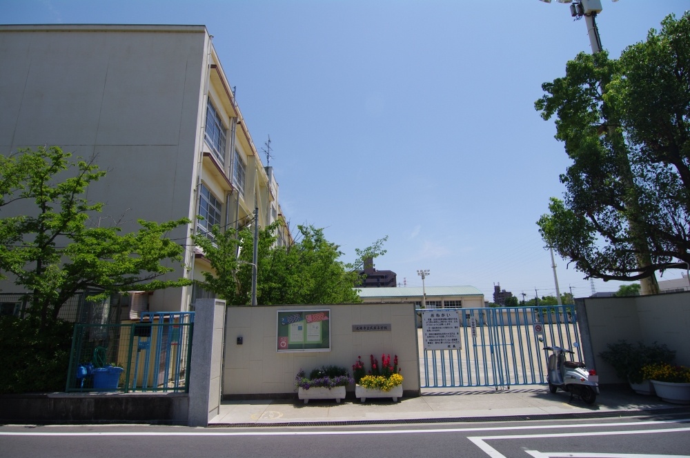 Primary school. 601m until the Amagasaki Municipal Muko elementary school (elementary school)