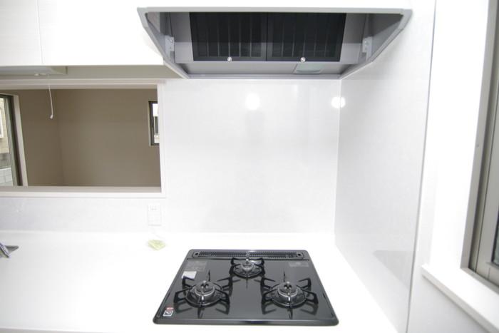 Same specifications photo (kitchen). Easy-to-use three-necked stove