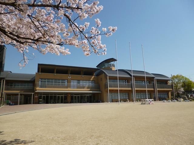 Primary school. 445m to Amagasaki Tatsukui Seto Elementary School
