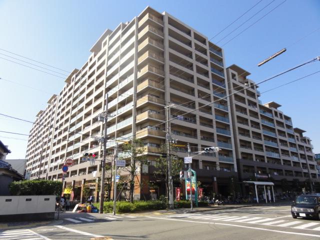 Local appearance photo.  ☆ 13 aboveground floors ☆ A large apartment on the ground floor of the total number of units 415 units there is a super