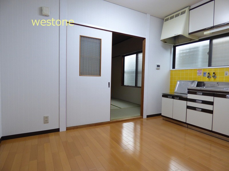 Living and room. It has been renovated to clean.