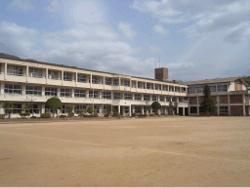 Primary school. Yanase to elementary school (elementary school) 452m