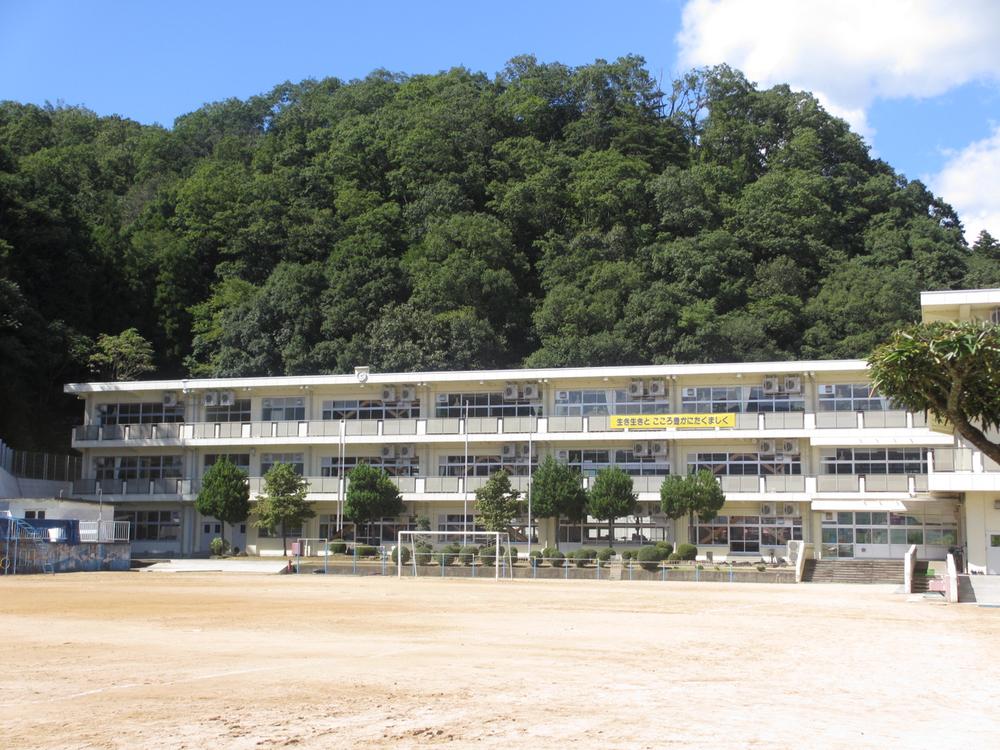 Other local. Hirata elementary school (walk about 12 minutes)