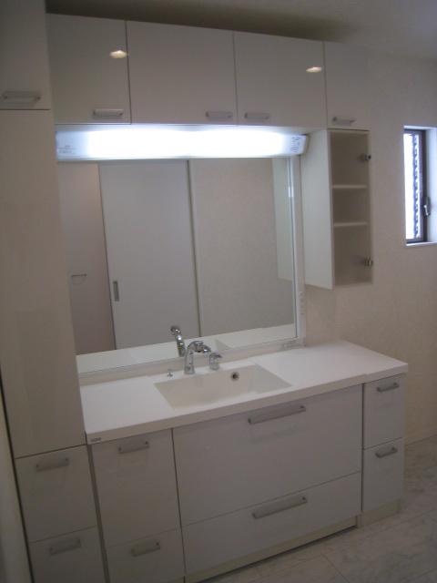 Wash basin, toilet. Indoor (June 2013) Shooting