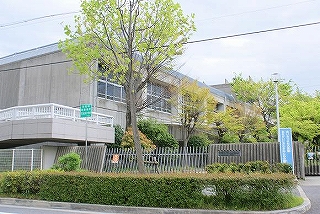 Primary school. Uchidehama up to elementary school (elementary school) 785m