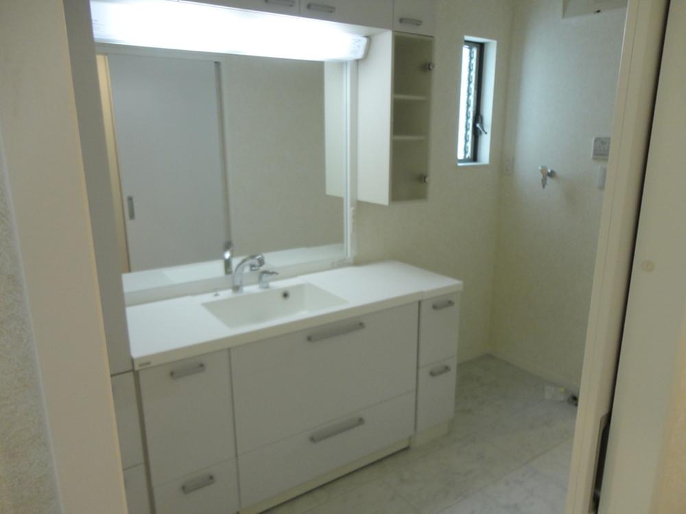 Wash basin, toilet. Indoor (April 2013) Shooting