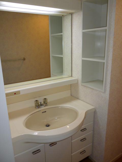 Wash basin, toilet. With large mirror