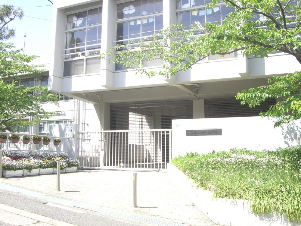 Primary school. Ashiya Municipal Asahigaoka to elementary school 571m