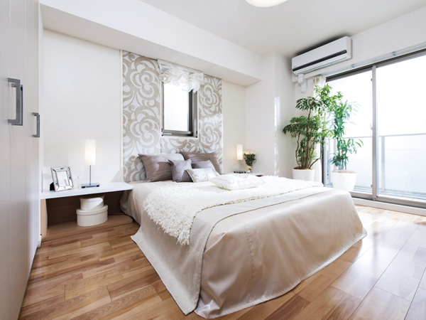 Interior.  [Master bedroom] The main bedroom of simple planning with calm. The white timeless tones in harmony with the wide-tone flooring warm, Has been finished to the dignity drifting space (A type model room)