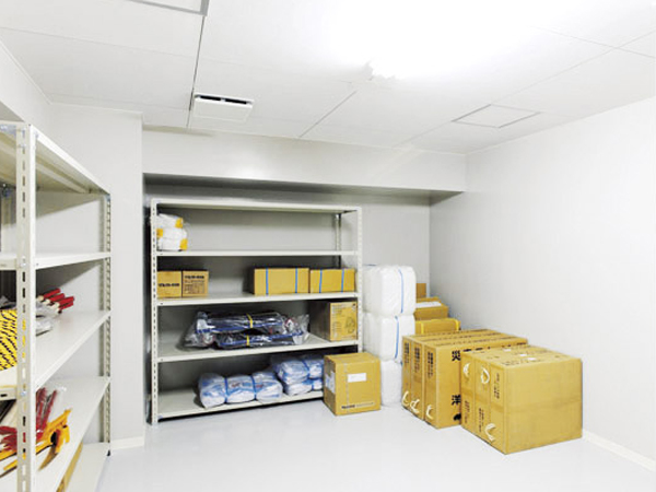 earthquake ・ Disaster-prevention measures.  [Disaster prevention warehouse] In preparation for the event of a disaster, It established a disaster prevention warehouse in a shared space. Including first aid supplies, Various rescue ・ Rescue supplies have been stock (same specifications)