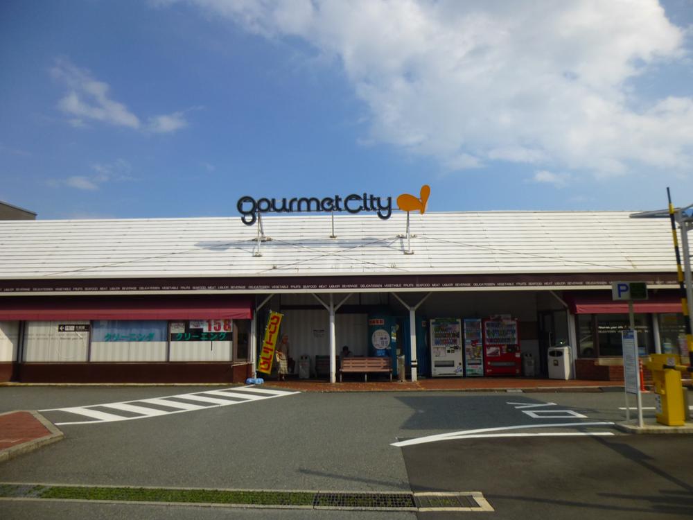Supermarket. 240m until Gourmet City Higashiashiya shop