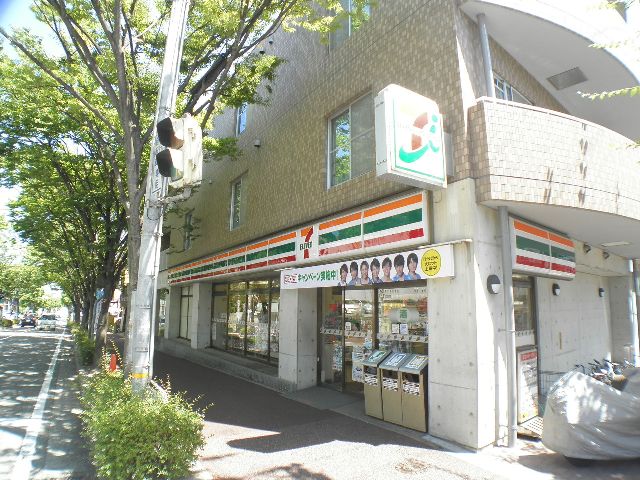 Convenience store. Eleven Ashiya launch Ekimae up (convenience store) 406m
