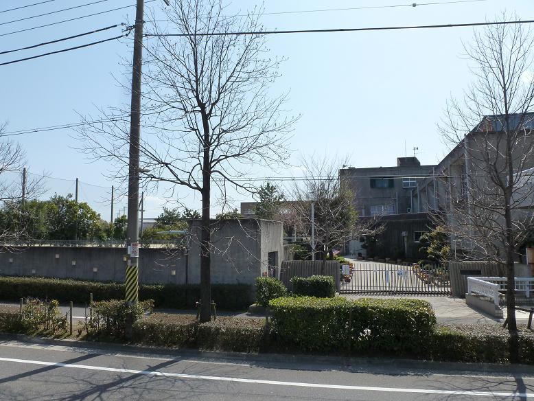 Primary school. Ashiya Municipal Uchidehama to elementary school 1442m