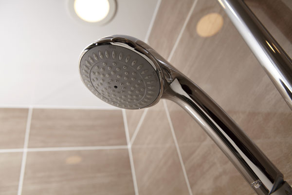 Bathing-wash room.  [Grohe Corp. shower head] Rounded simple, Chrome finish to keep the shine. 3 types of spray patterns are used properly in the mood for the day (the same specification)
