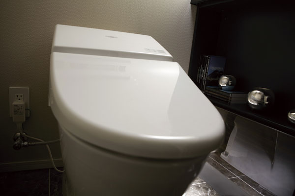Toilet.  [Low silhouette design toilet] With the space widely effective, Dirt is clean and easy to shape difficult to luck. Also, It has achieved a water-saving of wash water (same specifications)