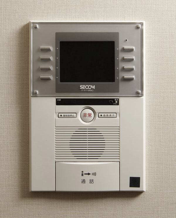 Security.  [Intercom with color monitor] Intercom with auto unlocking function of the entrance has been installed in a dwelling unit. You can see the visitor on the monitor (same specifications)