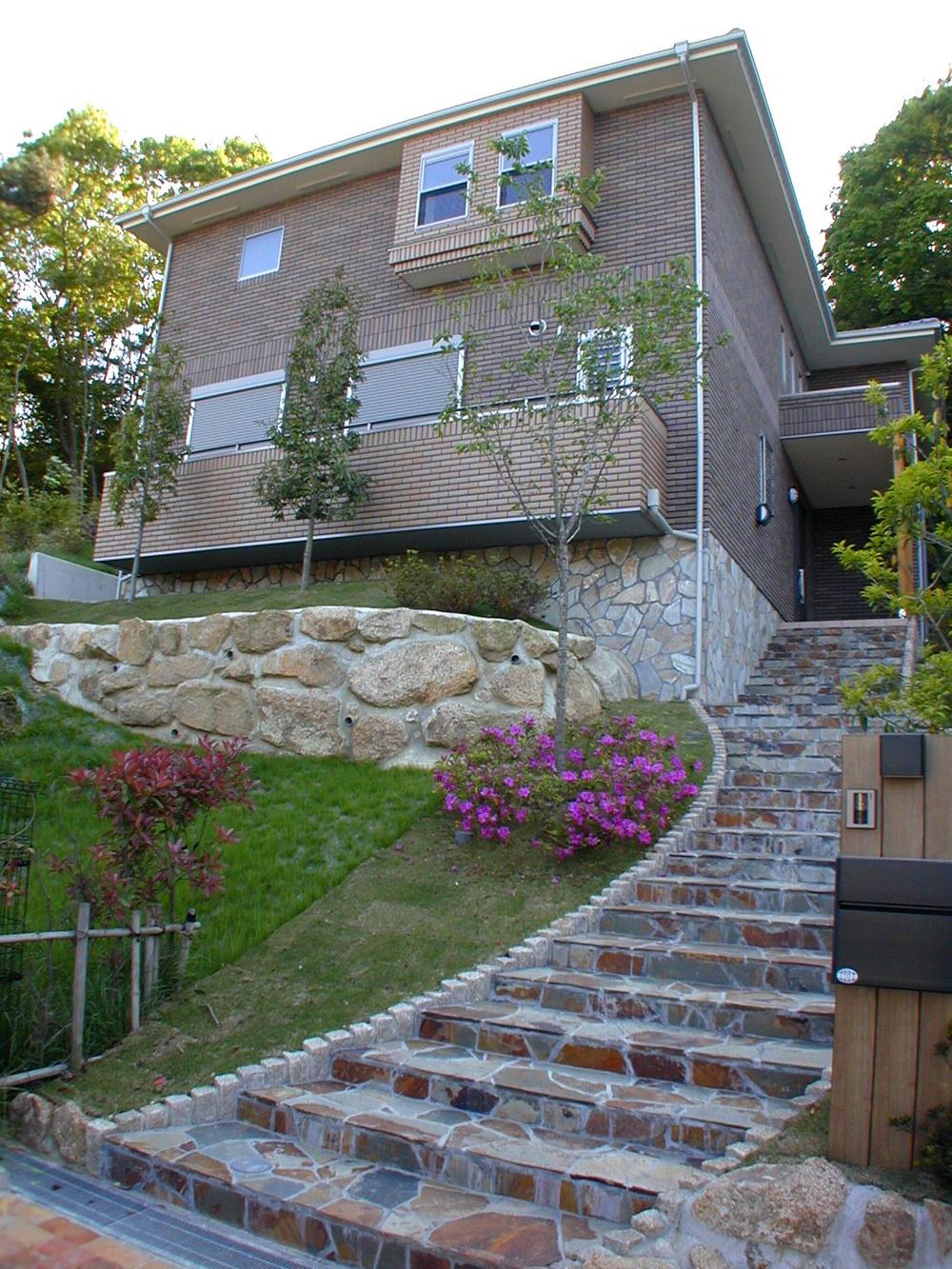 Local appearance photo. Local (May 2012) shooting