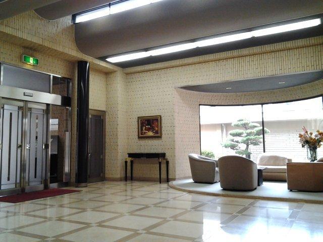 lobby. Luxurious hall of stone floors should be called the face of the apartment