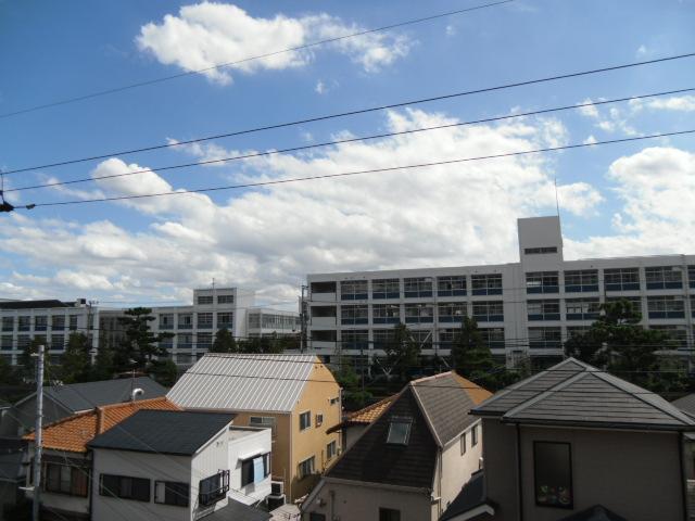 View photos from the dwelling unit. The blue sky will spread to the other side of the Tokengai