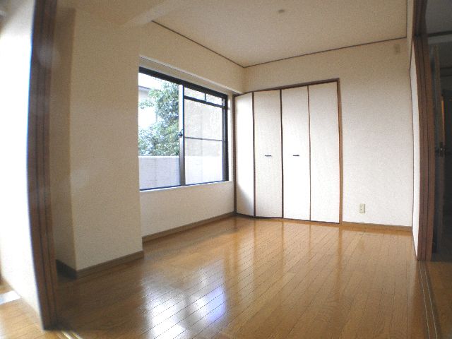 Living and room. It is bright Western-style