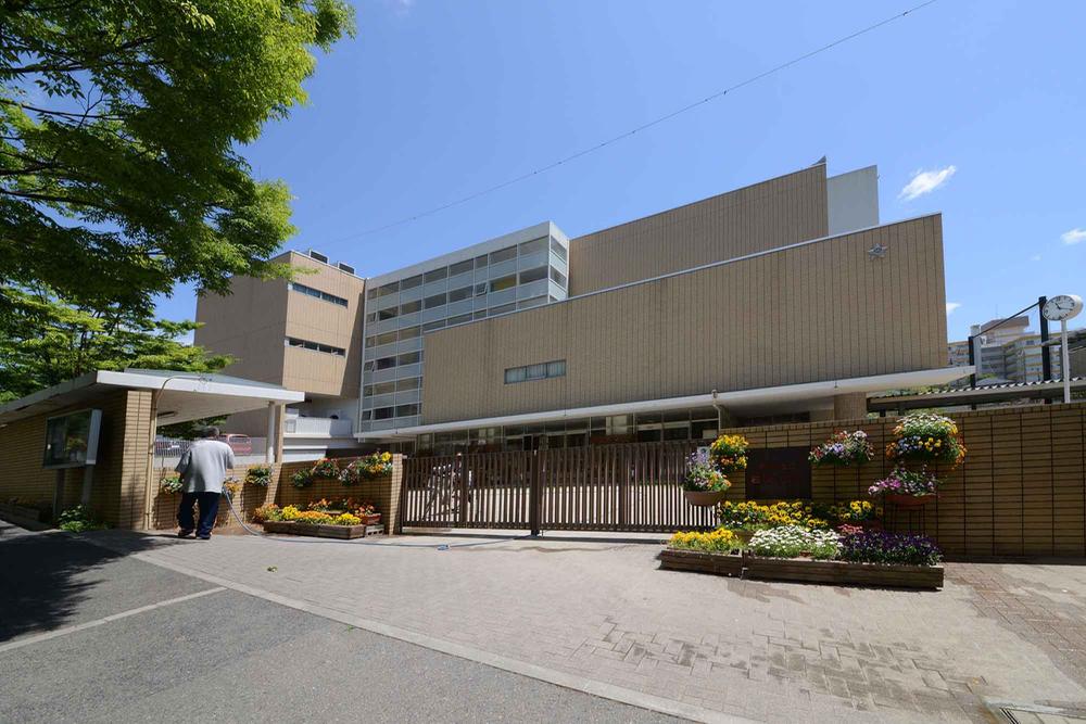 Primary school. Until the Municipal Iwazono elementary school 590m Ohara town you can select either of the Municipal Iwazono elementary school or Municipal Yamate Elementary School. 