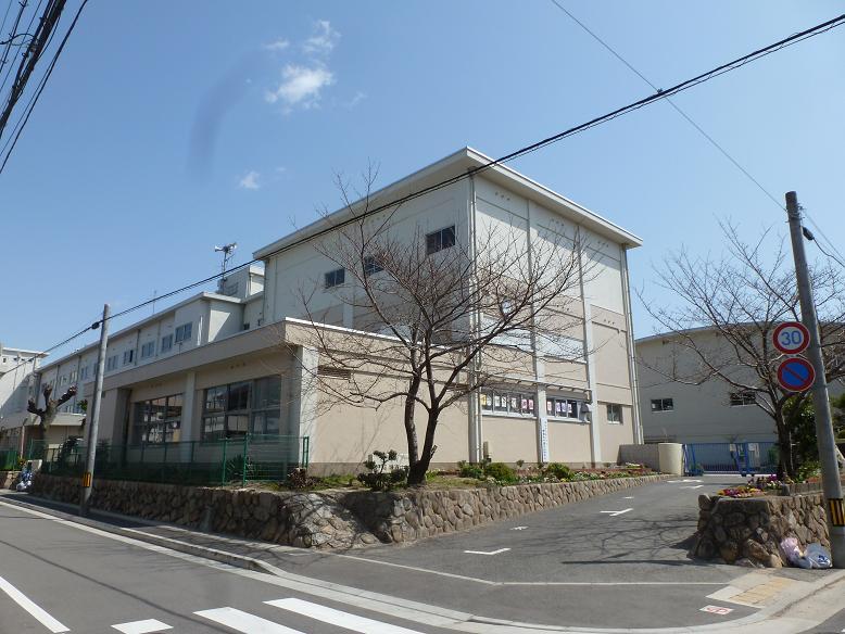 Junior high school. Ashiya Municipal Seido until junior high school 1026m