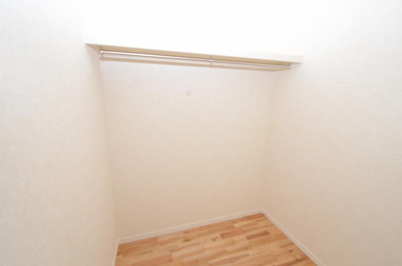 Receipt. Walk-in closet (June 2013) Shooting