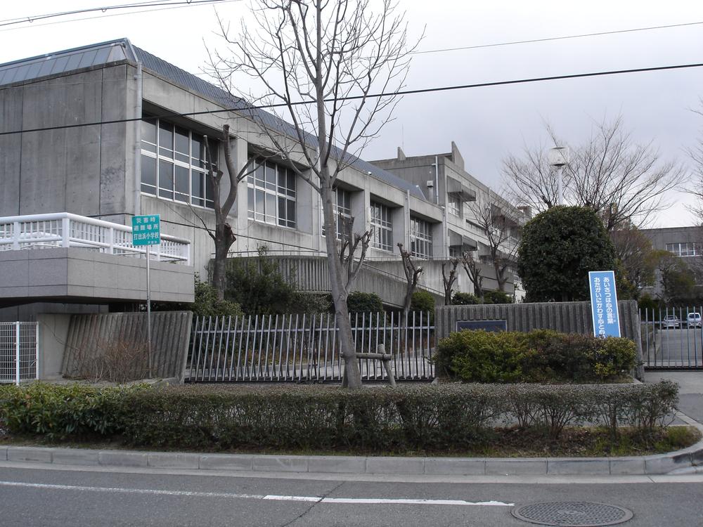 Primary school. Ashiya Municipal Uchidehama to elementary school 1330m