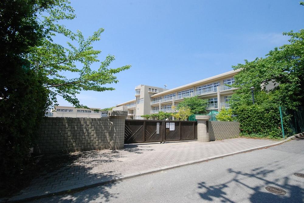 Primary school. 408m to Ashiya Tateyama hand Elementary School