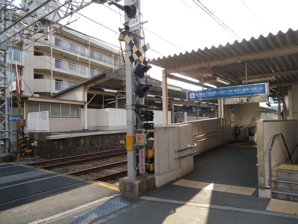 station. Hanshin uchide station It is a feeling I was holding the path of commuting together with JR