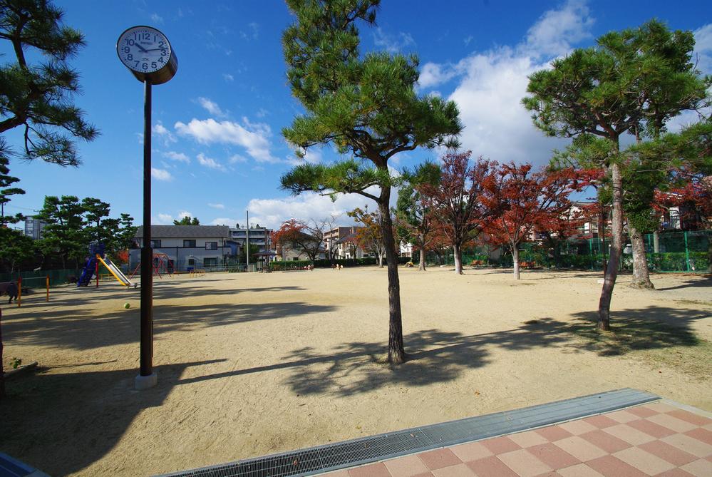 Other. A 1-minute walk from the south Miyahama park