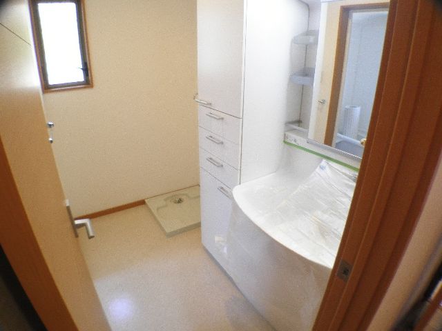 Washroom. Also has a large storage window rising in dressing room