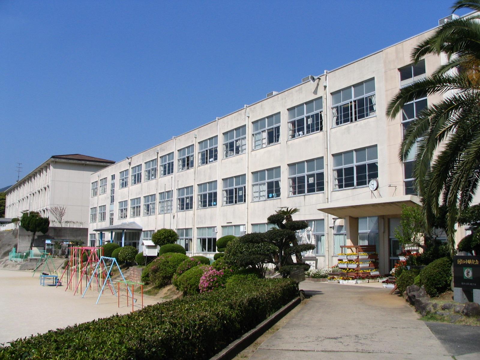 Primary school. 1344m to Ashiya Tateyama hand elementary school (elementary school)