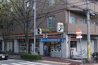 Convenience store. 284m to Seven-Eleven (convenience store)